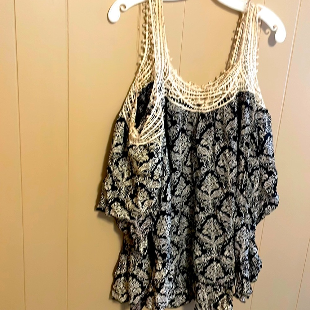 Jodifl Cold Shoulder Top - Picture 1 of 9